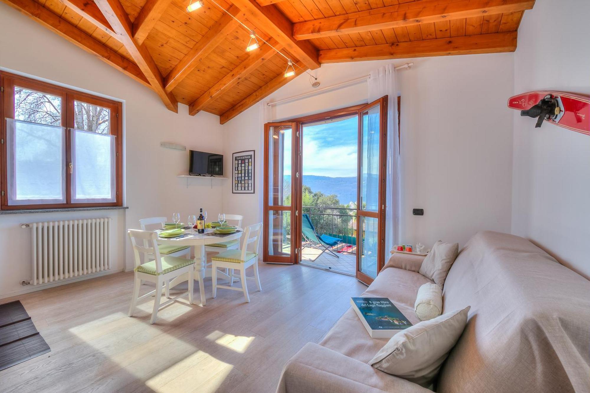 La Brezza Del Maggiore With View - Happy Apartment Laveno-Mombello